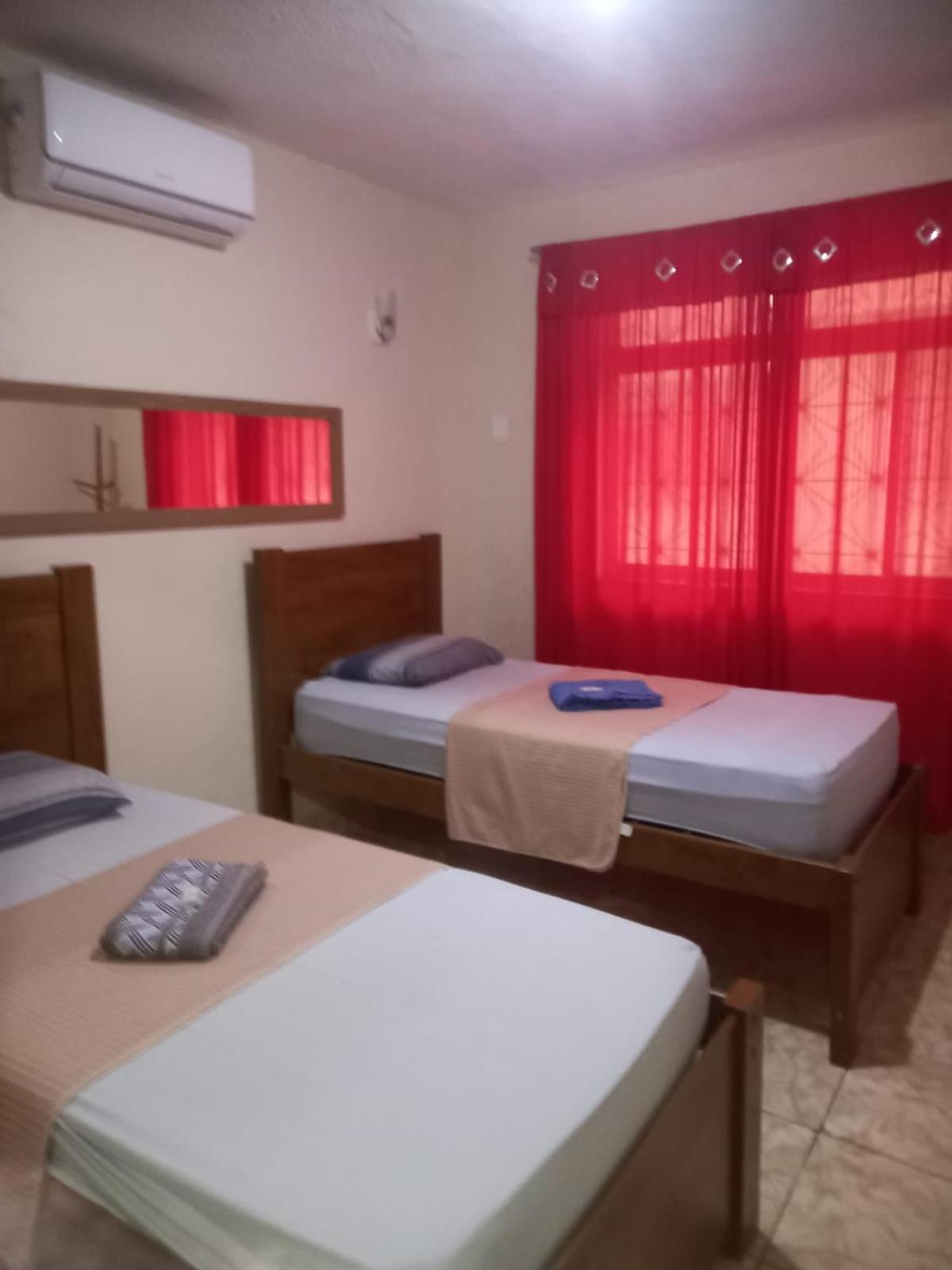 Quartos Em Casa In Caxias Da Paraiso Duque de Caxias Eksteriør billede